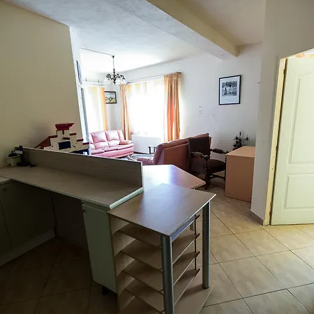 Guest house Poarta Oilor Girbova