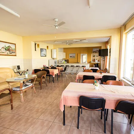 Guest house Poarta Oilor Girbova