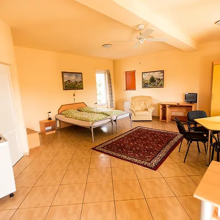 Guest house Poarta Oilor 3*