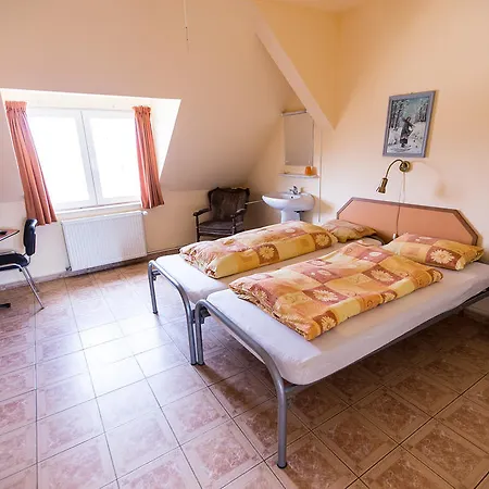 Guest house Poarta Oilor 3*