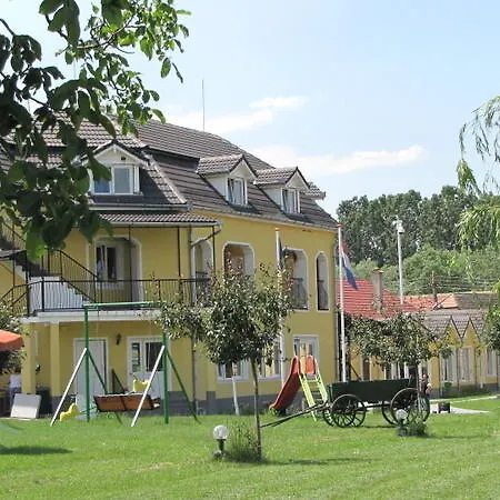 Guest house Poarta Oilor Girbova