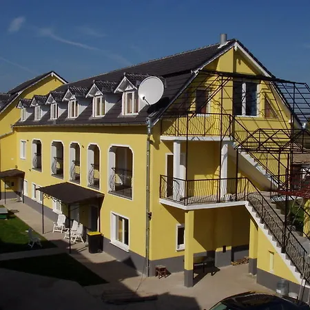 Guest house Poarta Oilor Girbova